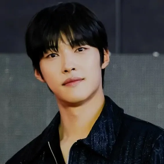 A moment captured by a fan of Woo Dohwan