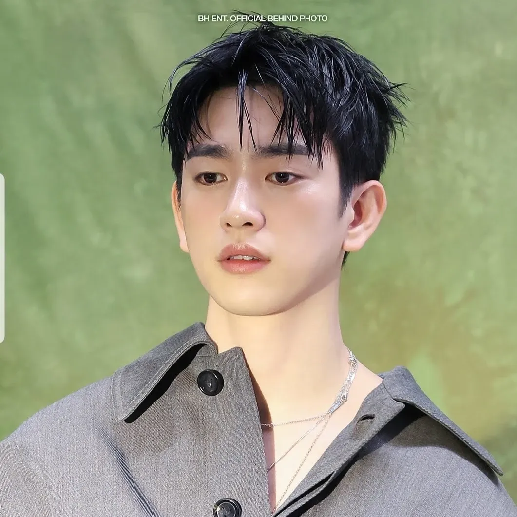 Momen yang diabadikan oleh penggemar Park Jinyoung