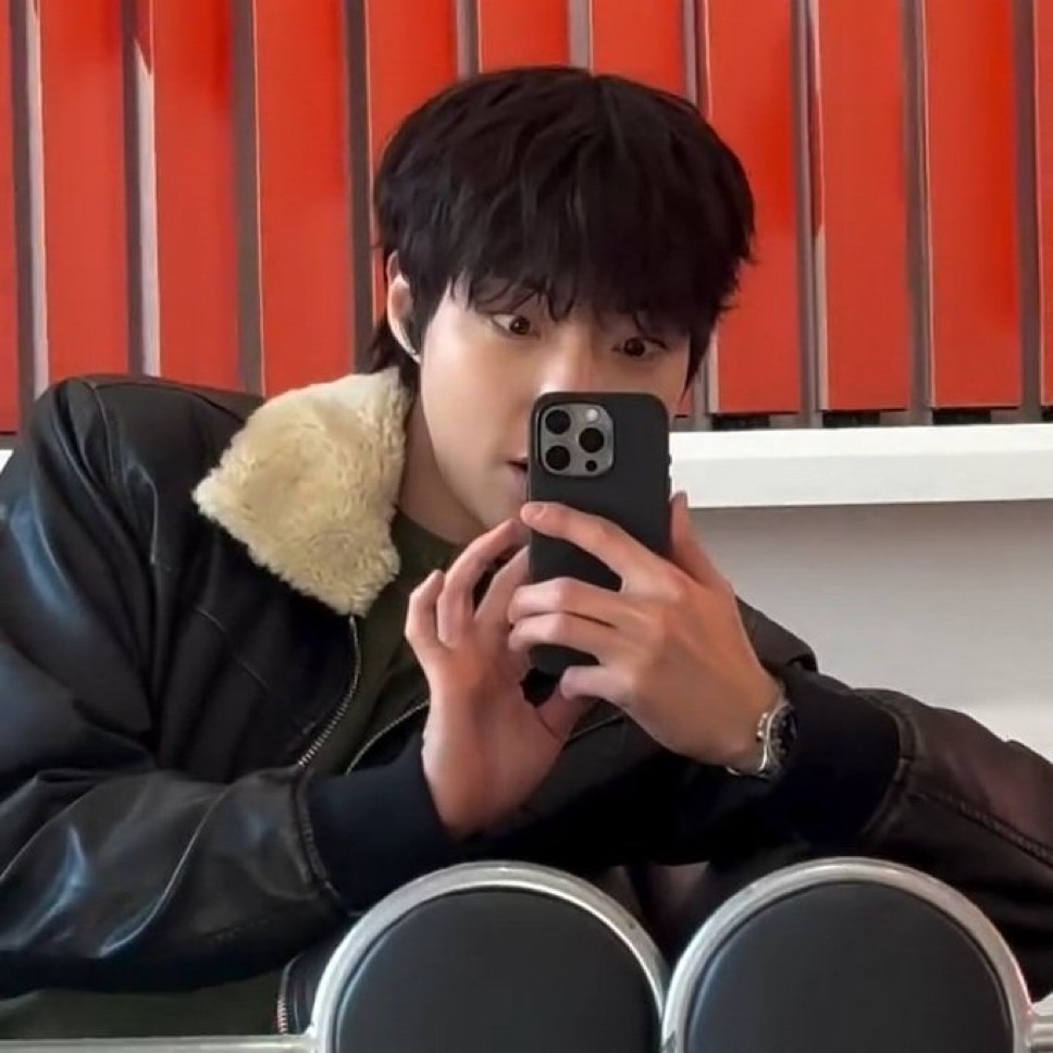 황인엽 최근 활동샷