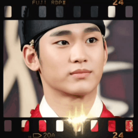 A moment captured by a fan of Kim Soohyun