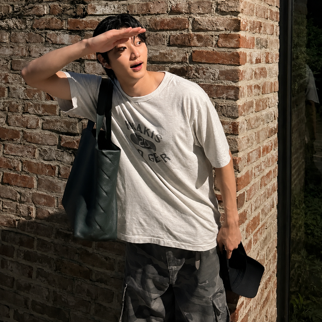 Behind-the-scenes cut of Kim Jaewon