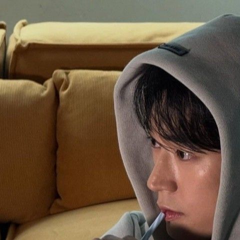 A moment captured by a fan of Park Seoham