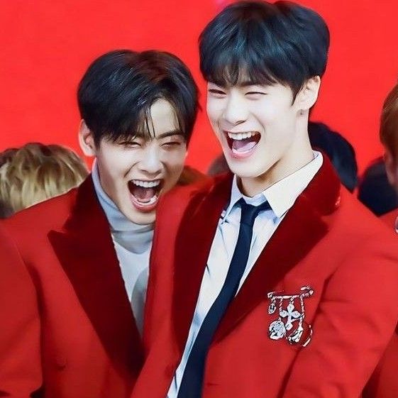 Behind-the-scenes cut of Cha Eunwoo