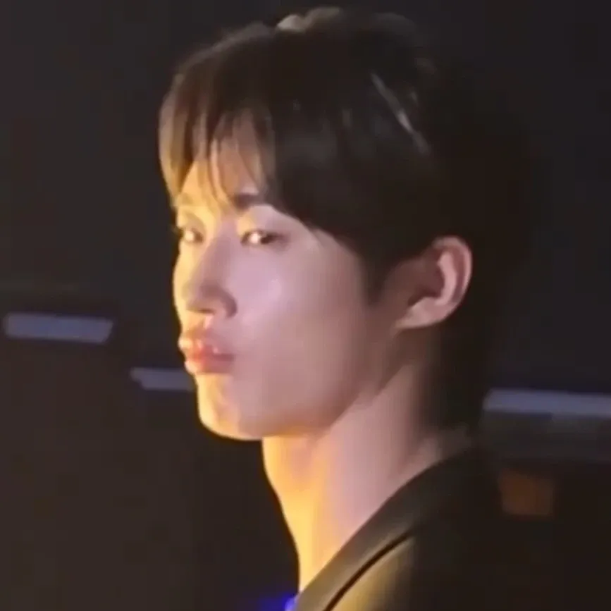 Behind-the-scenes cut of Byeon Wooseok