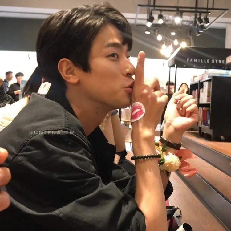 Behind-the-scenes cut of Park Jeongmin