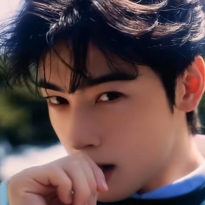 Latest photo of Cha Eunwoo