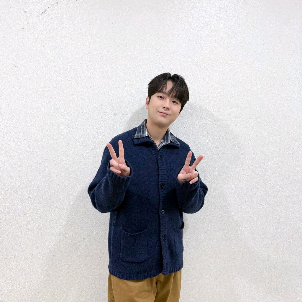 Behind-the-scenes cut of Lee Chanwon