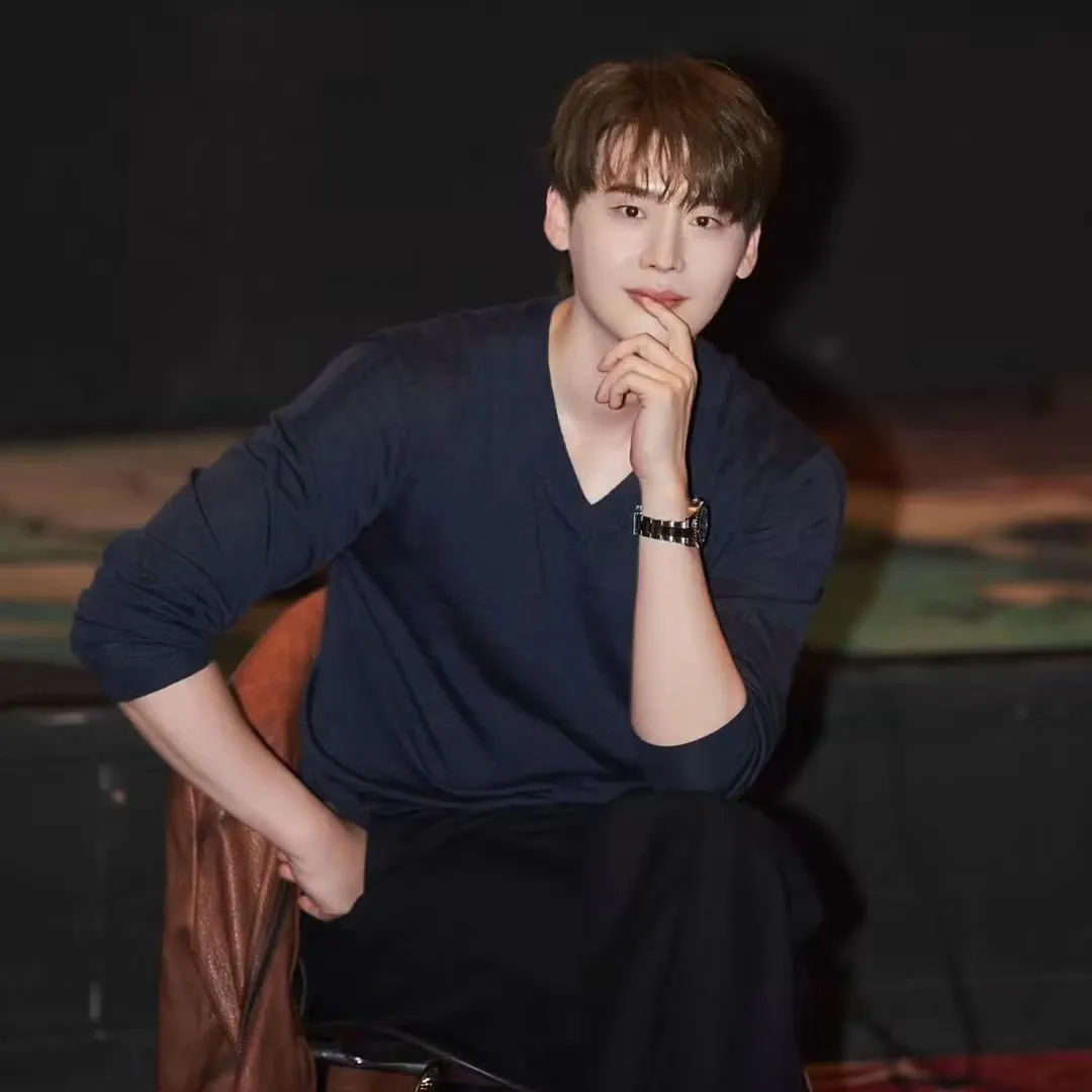Recent activity shot of Lee Jongsuk