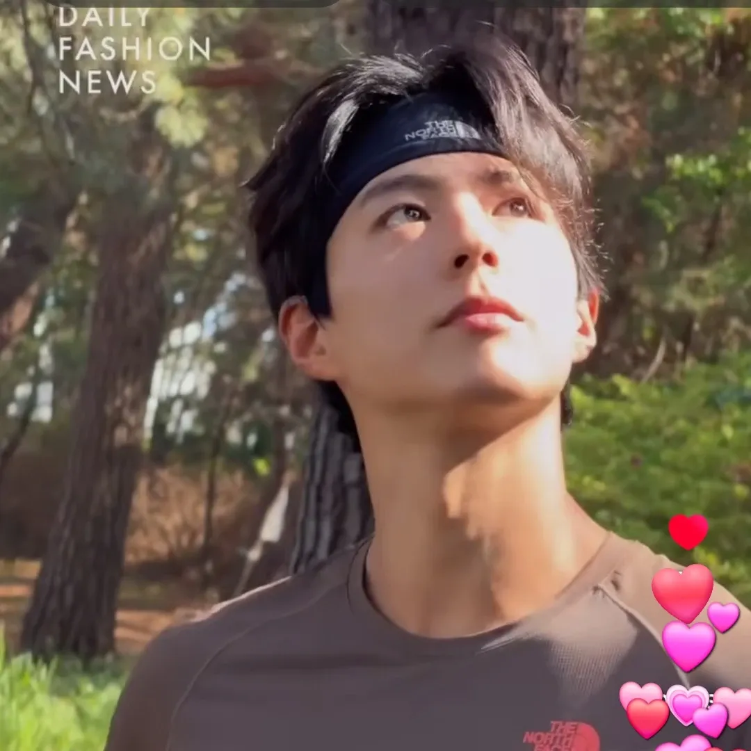 A moment captured by a fan of Park Bogum