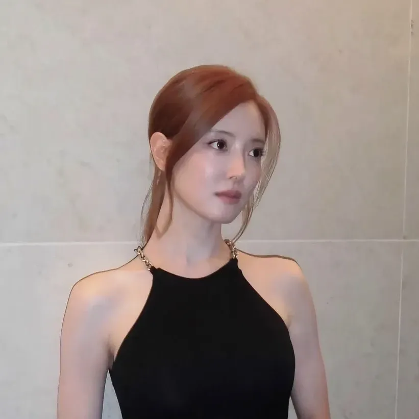 Behind-the-scenes cut of Lee Seyoung