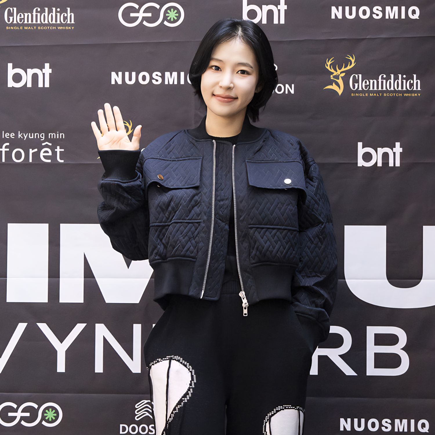 Behind-the-scenes cut of Hong Ja