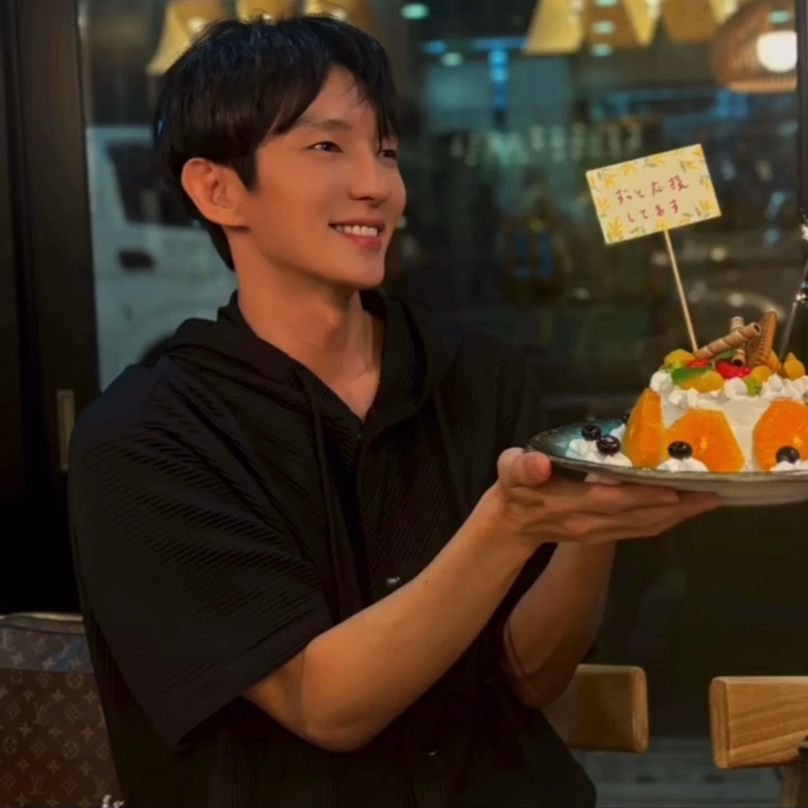 Behind-the-scenes cut of Lee Joongi