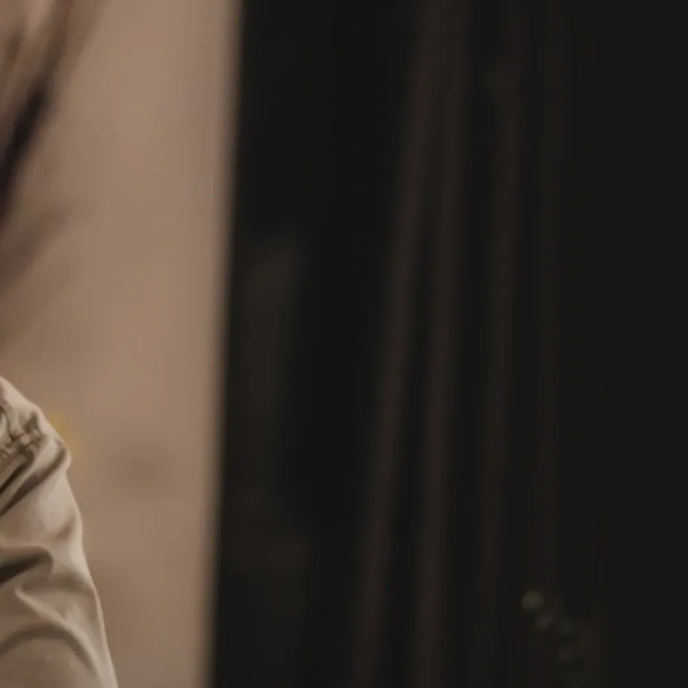 Behind-the-scenes cut of Ji Sung