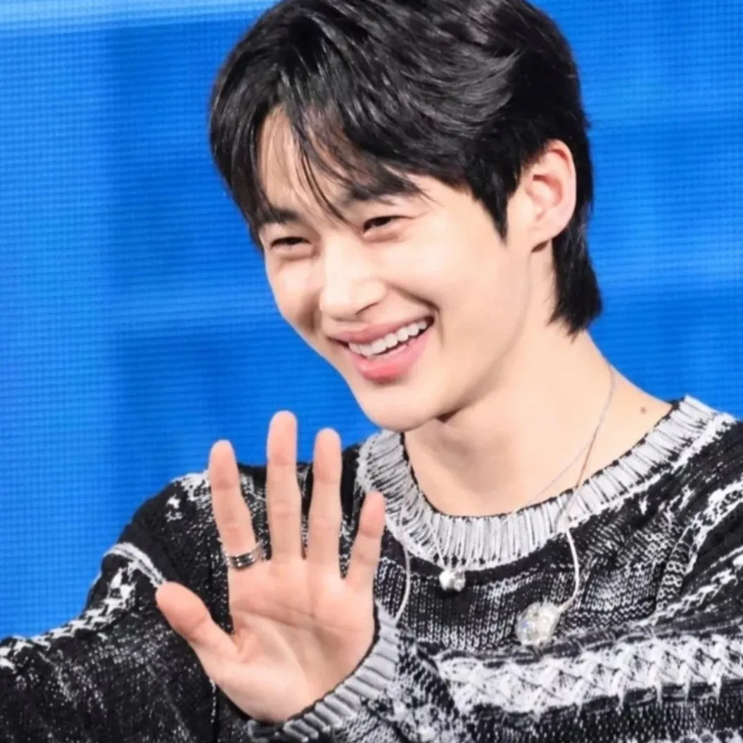 Recent activity shot of Byeon Wooseok