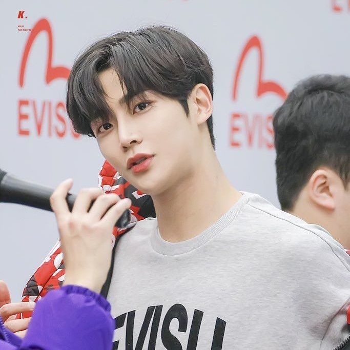 로운의 비하인드 컷