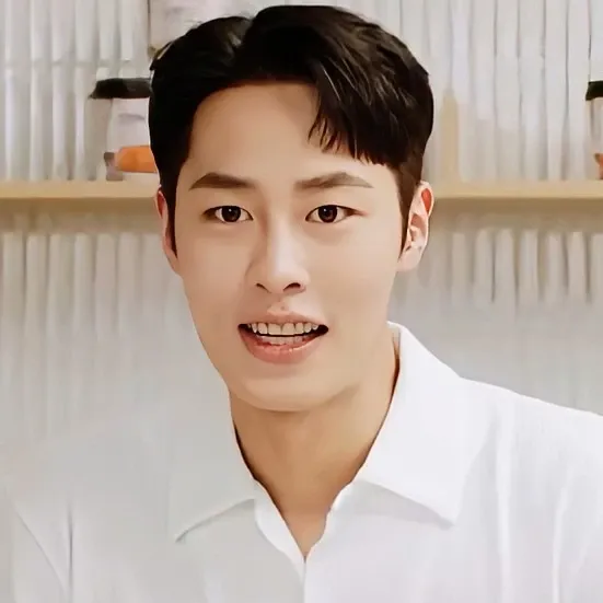 Behind-the-scenes cut of Lee Jaewook