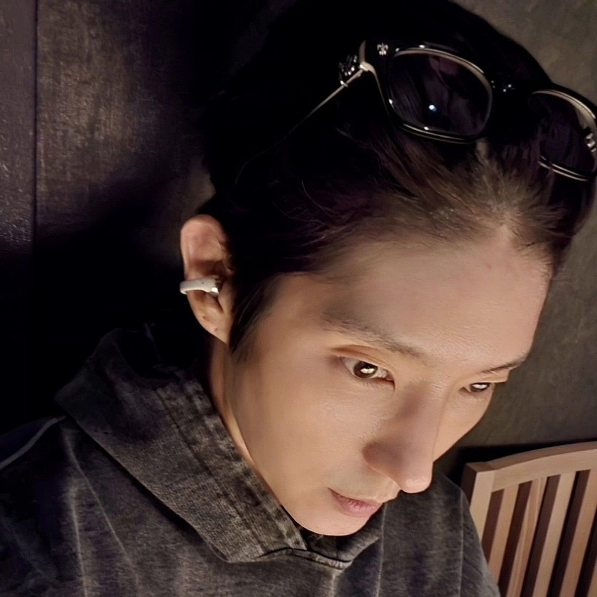 Behind-the-scenes cut of Lee Joongi