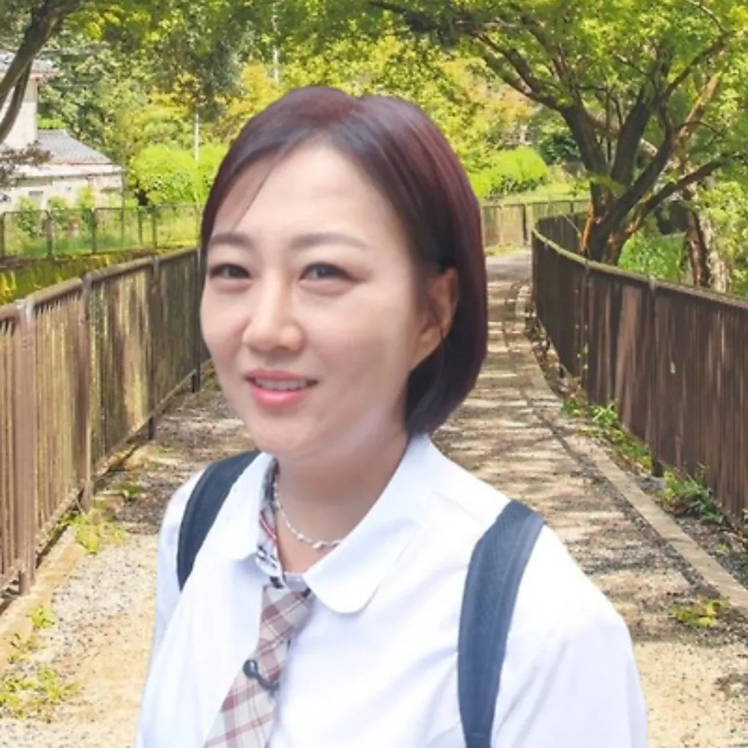 A moment captured by a fan of Jang Yoonjeong
