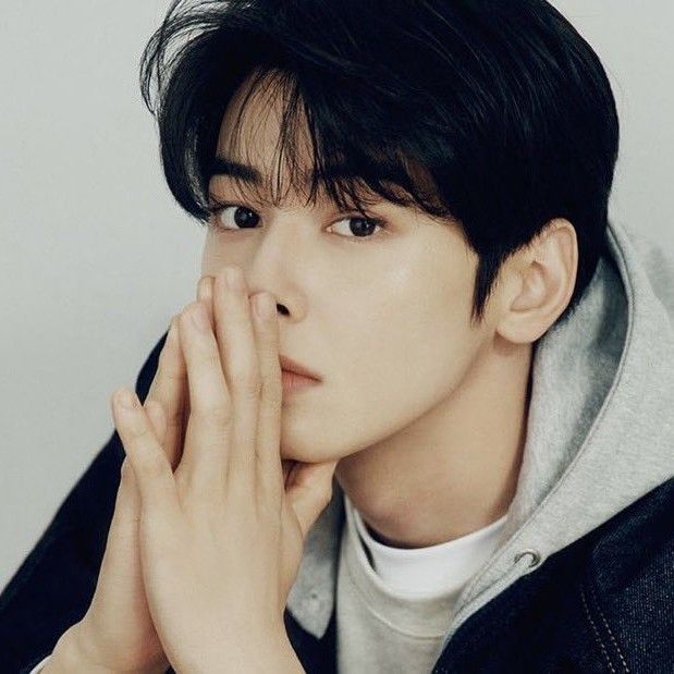 A moment captured by a fan of Cha Eunwoo