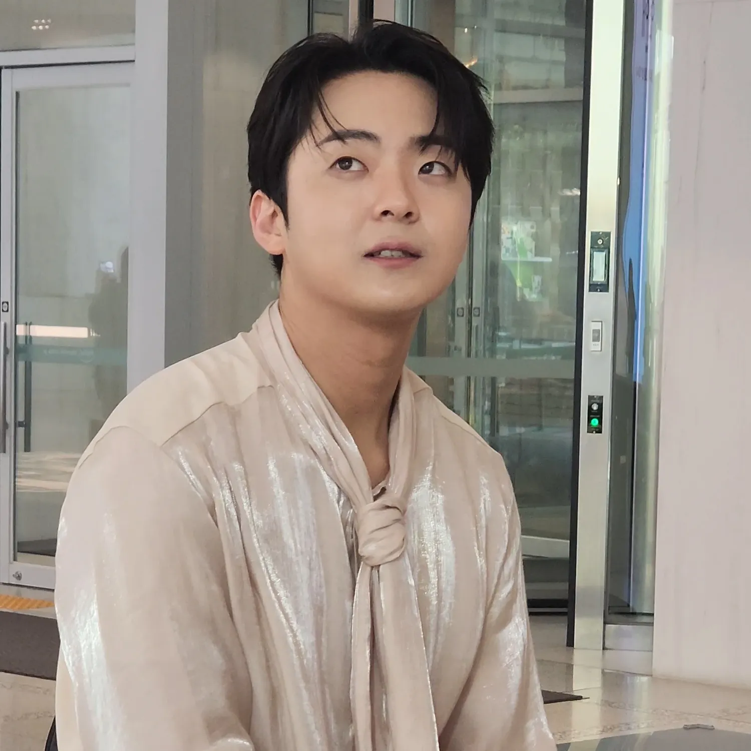 Behind-the-scenes cut of Park Minsu