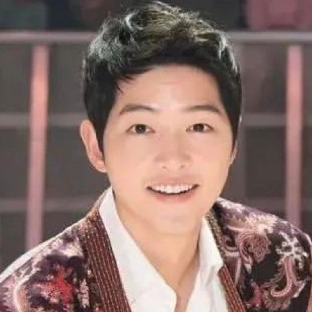 Recent activity shot of Song Joongki