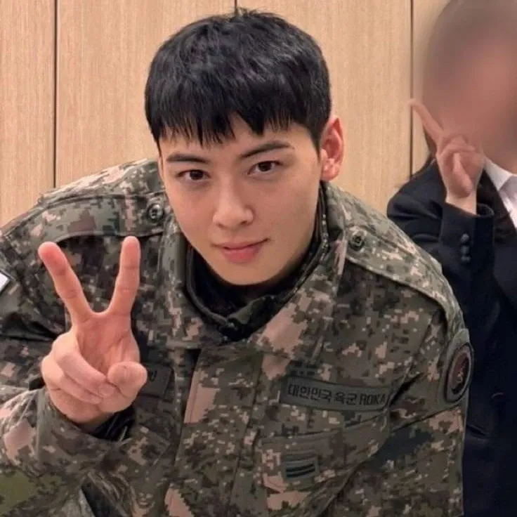 Recent activity shot of Cha Eunwoo