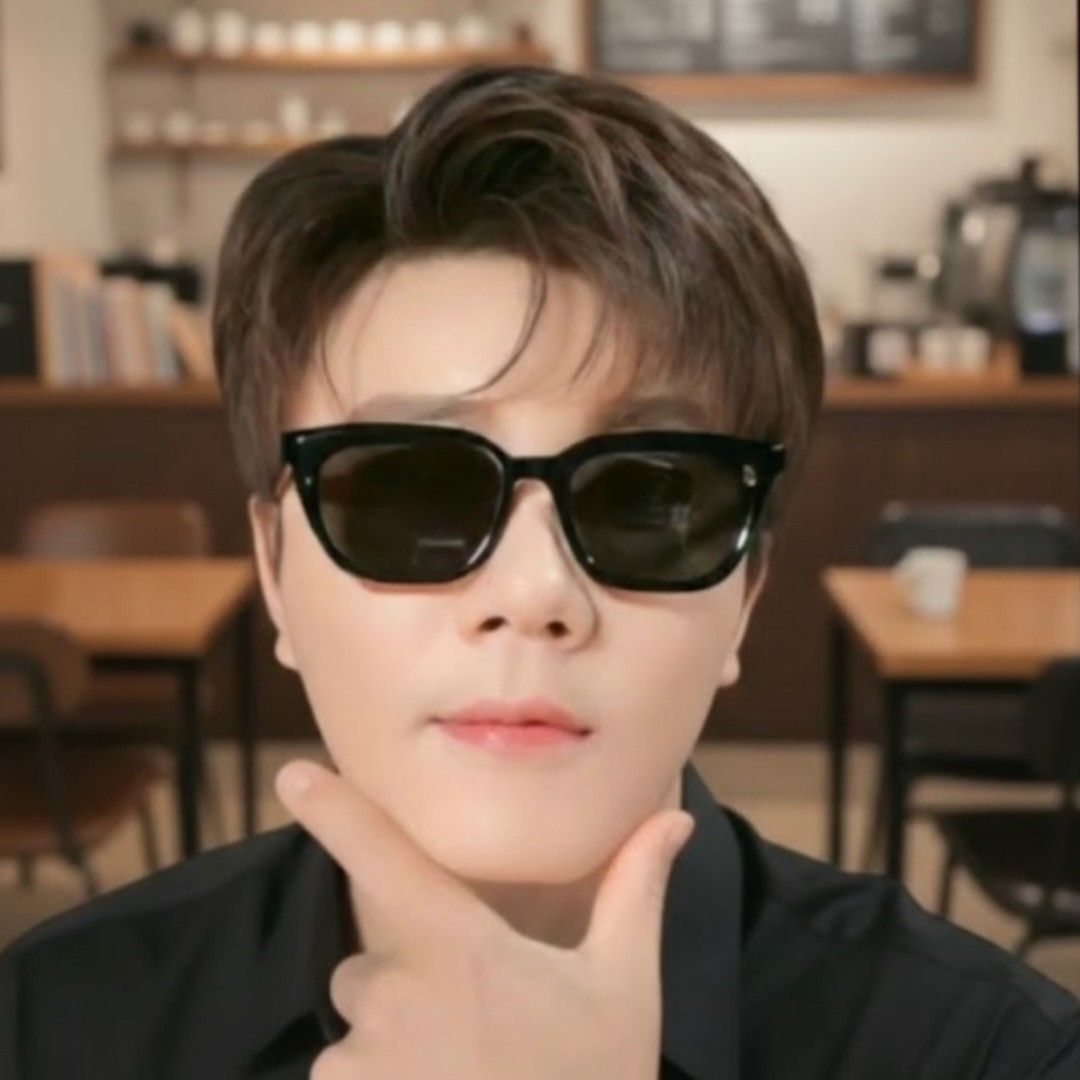 チン・ヘソンの最近の活動ショット