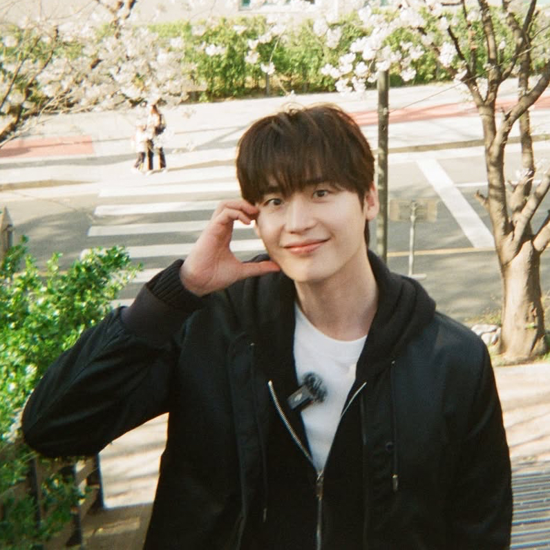 Recent activity shot of Lee Jongsuk