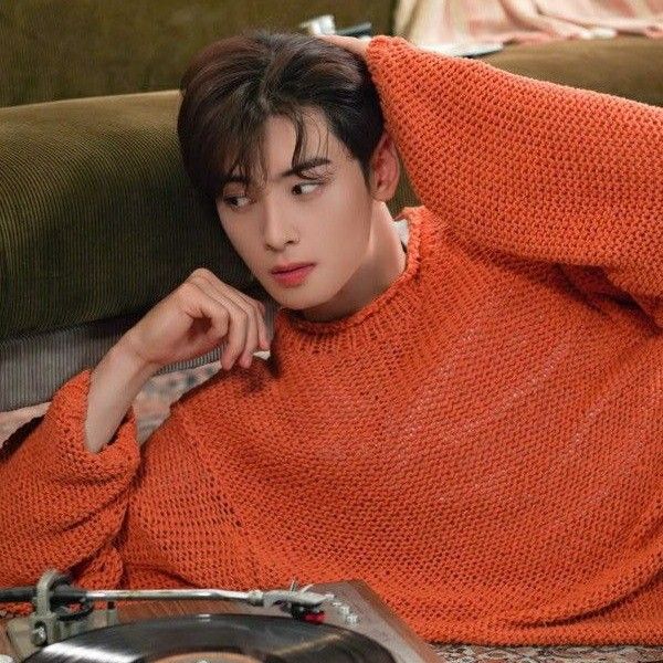 Recent activity shot of Cha Eunwoo