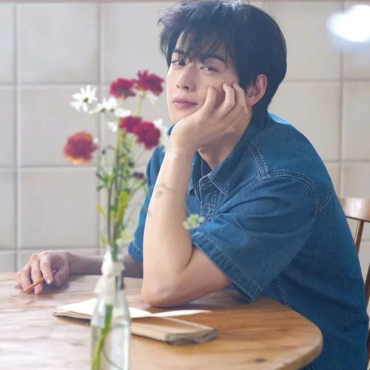 A moment captured by a fan of Cha Eunwoo