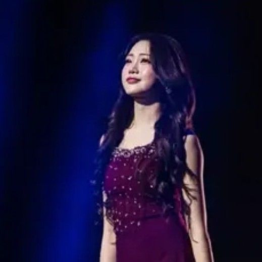 Momen yang diabadikan oleh penggemar Hong Jiyoon