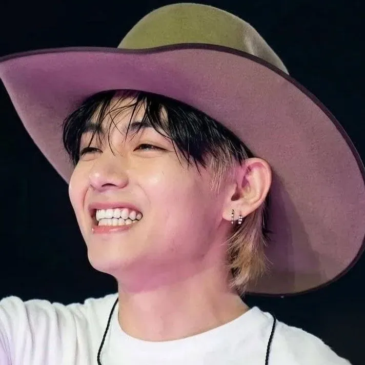Latest photo of Kim Taehyung (V)