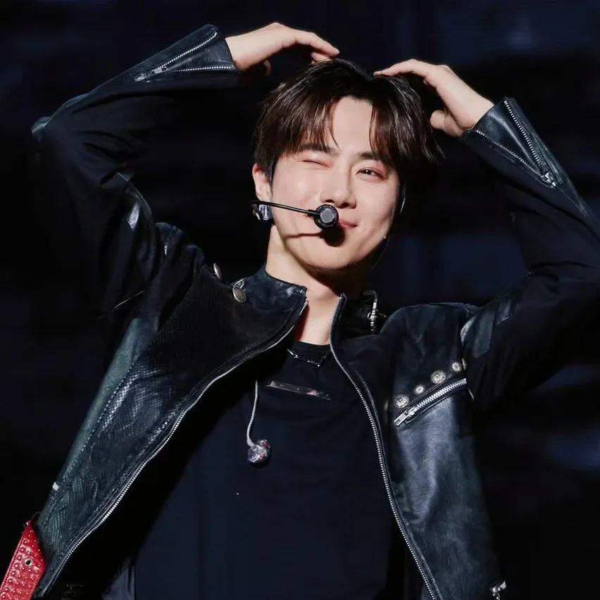 Behind-the-scenes cut of Suho
