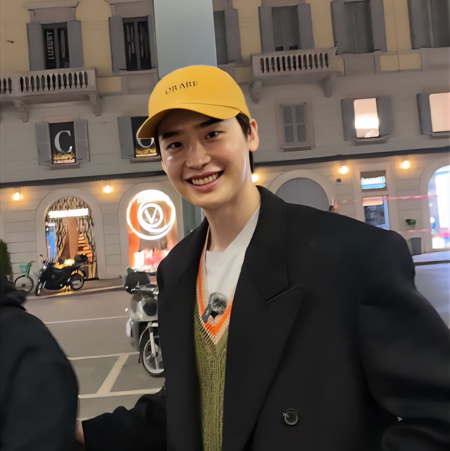 Recent activity shot of Lee Jongsuk