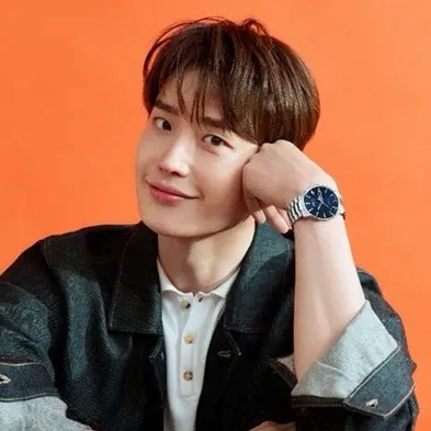 Recent activity shot of Lee Jongsuk