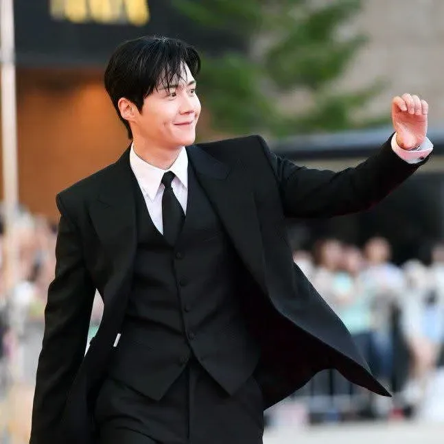 Behind-the-scenes cut of Kim Seonho