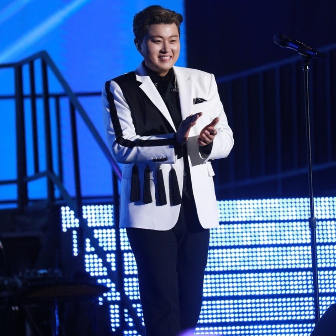 粉丝拍下的金浩中瞬间