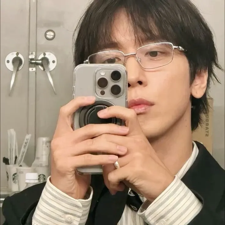 Foto kegiatan terbaru dari Jung Yonghwa
