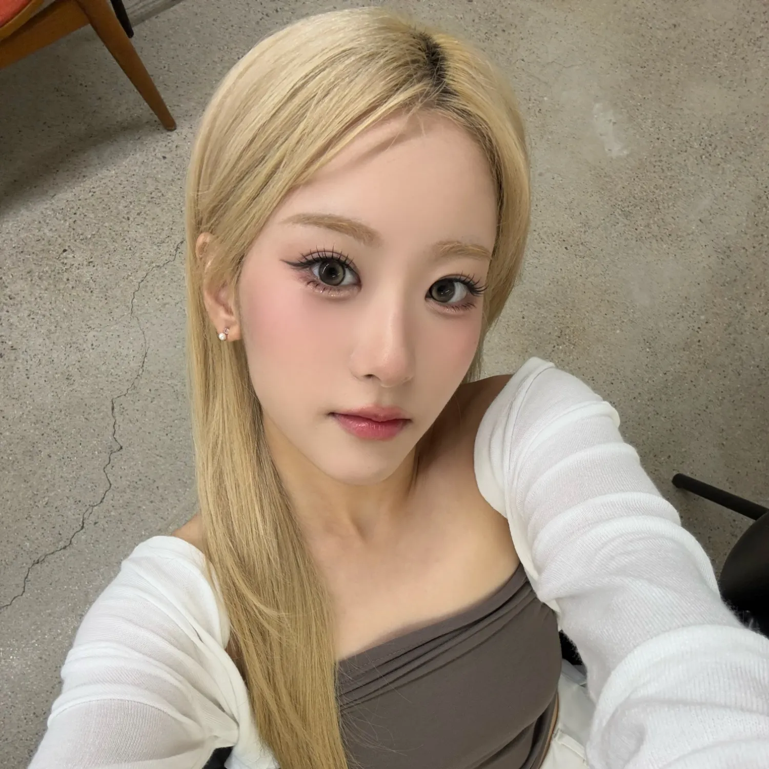 Behind-the-scenes cut of Oh Yujin