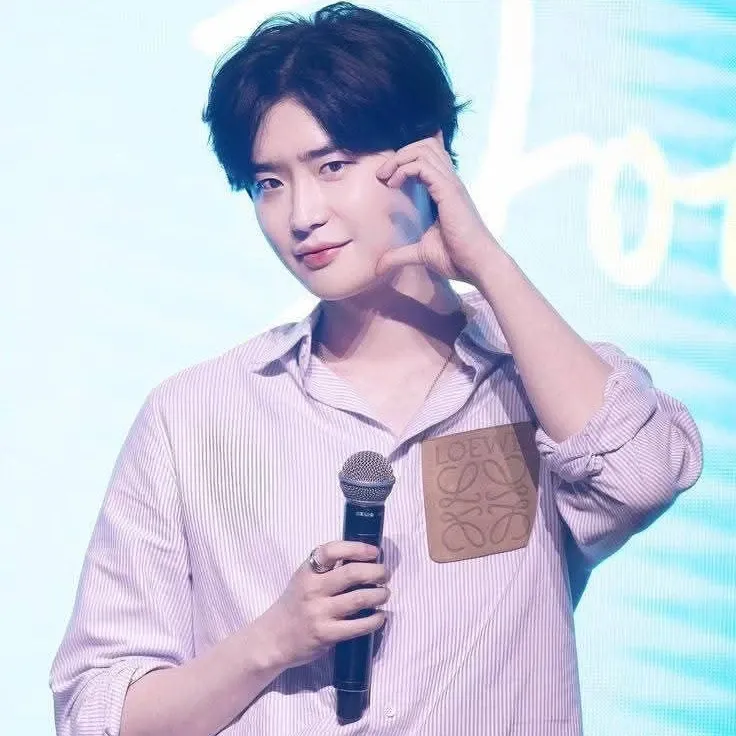 Behind-the-scenes cut of Lee Jongsuk