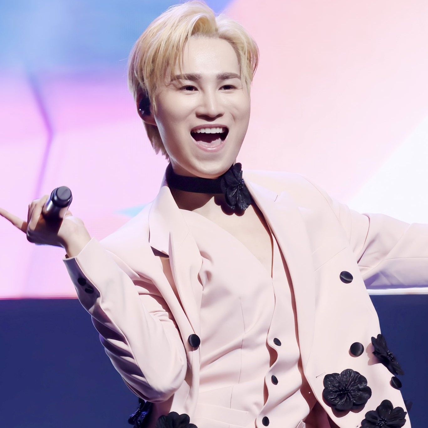 김희재의 비하인드 컷