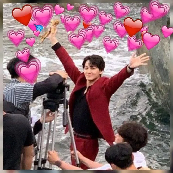 Behind-the-scenes cut of Kim Bum