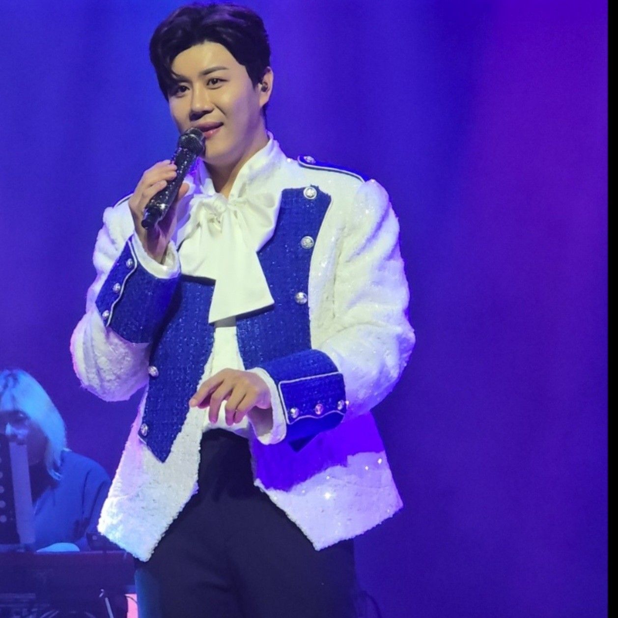 진해성의 비하인드 컷