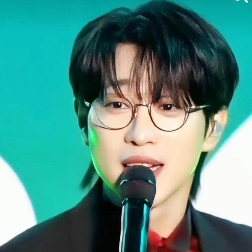 Behind-the-scenes cut of An Sunghoon