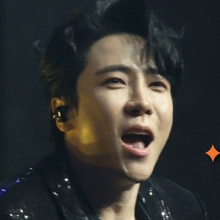 A moment captured by a fan of Enoch