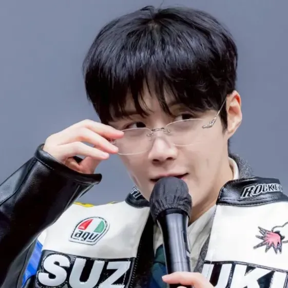 Behind-the-scenes cut of Kim Seonho