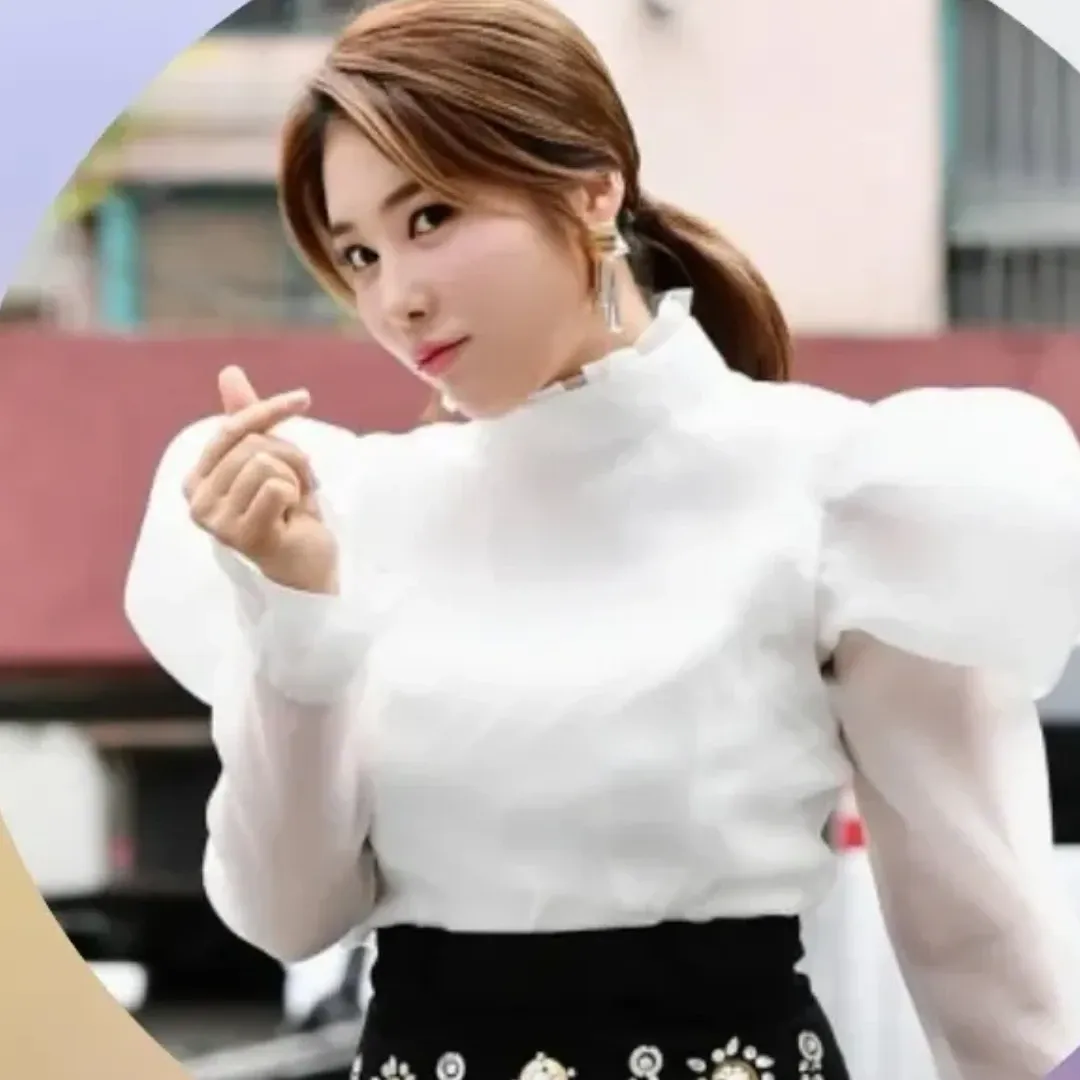 Behind-the-scenes cut of Kim Soyou