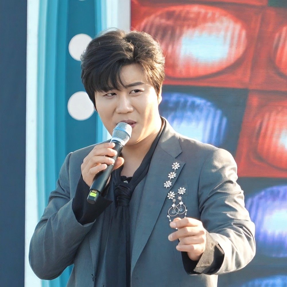 チン・ヘソンのビハインドカット