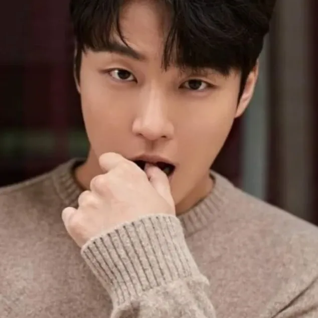 Recent activity shot of Yoon Shiyoon