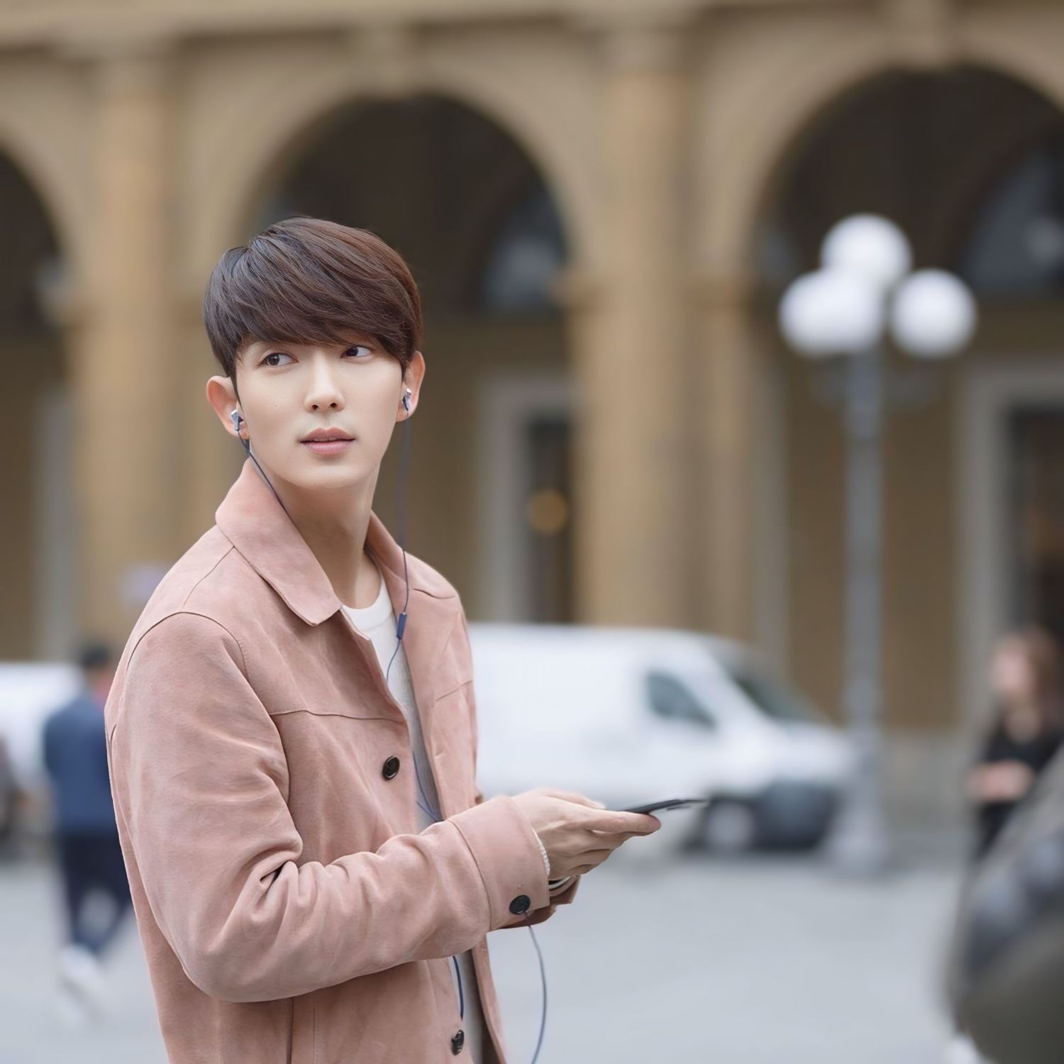 A moment captured by a fan of Lee Joongi